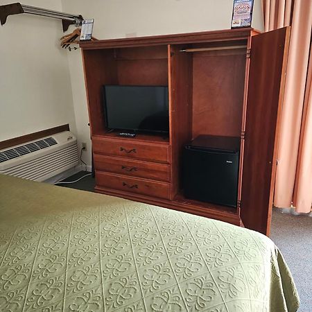 Knights Inn Макино Сити Екстериор снимка