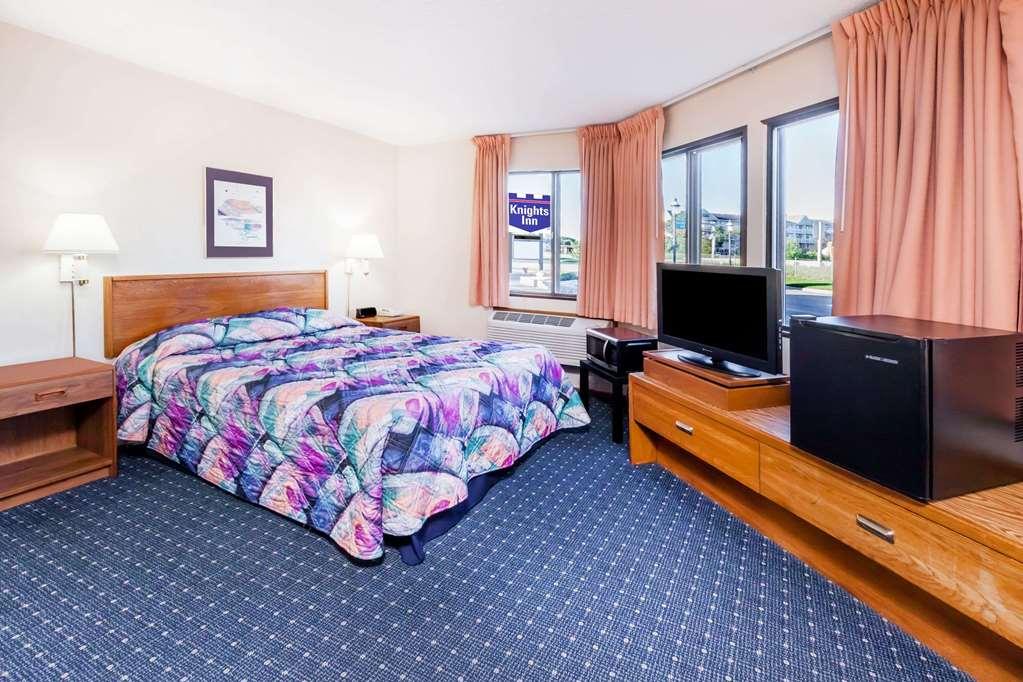Knights Inn Макино Сити Стая снимка