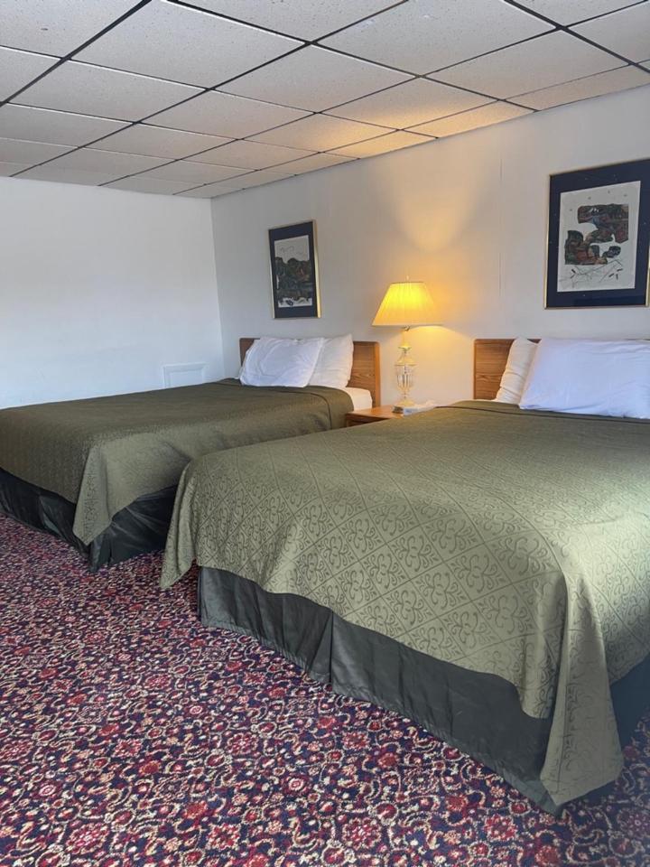 Knights Inn Макино Сити Екстериор снимка