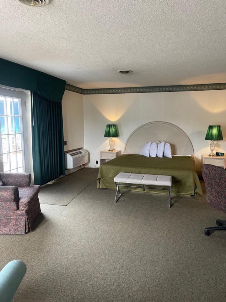 Knights Inn Макино Сити Екстериор снимка