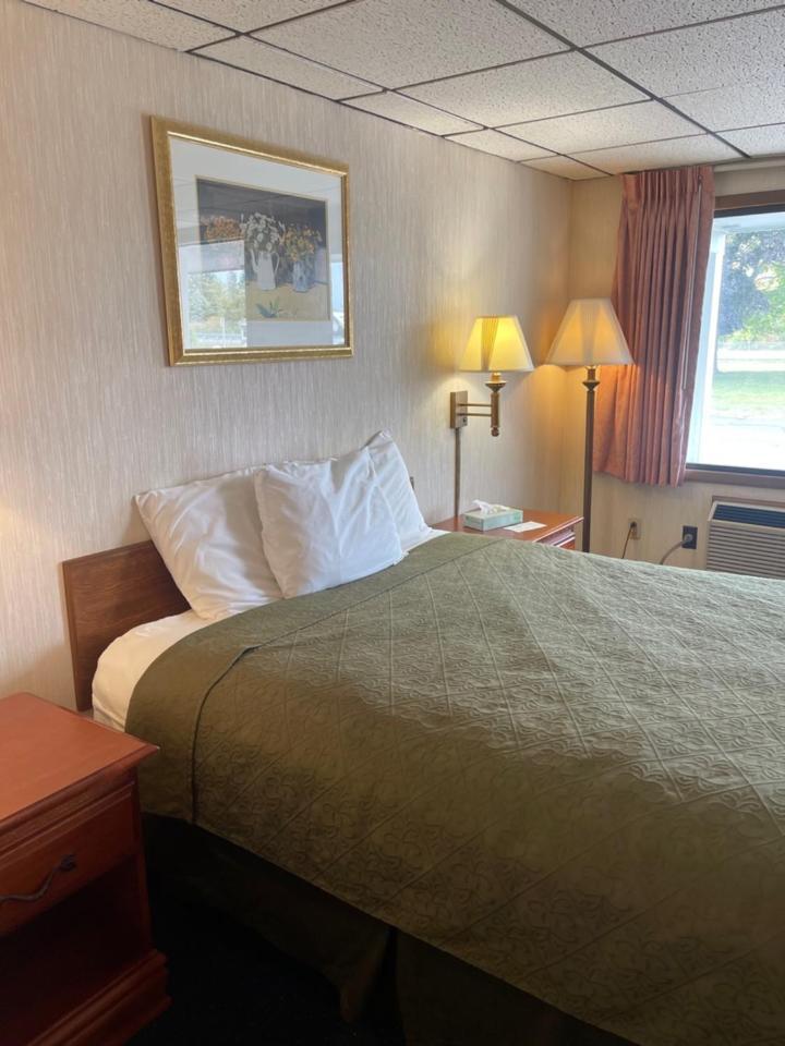 Knights Inn Макино Сити Екстериор снимка