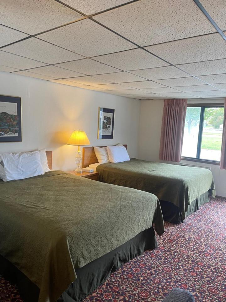 Knights Inn Макино Сити Екстериор снимка