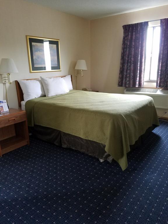 Knights Inn Макино Сити Екстериор снимка