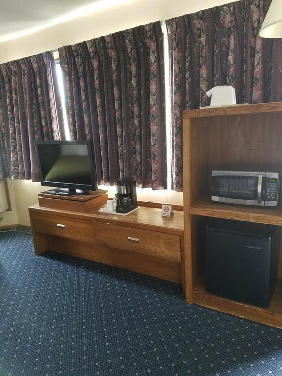 Knights Inn Макино Сити Екстериор снимка