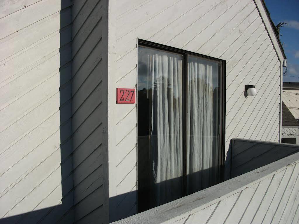 Knights Inn Макино Сити Екстериор снимка