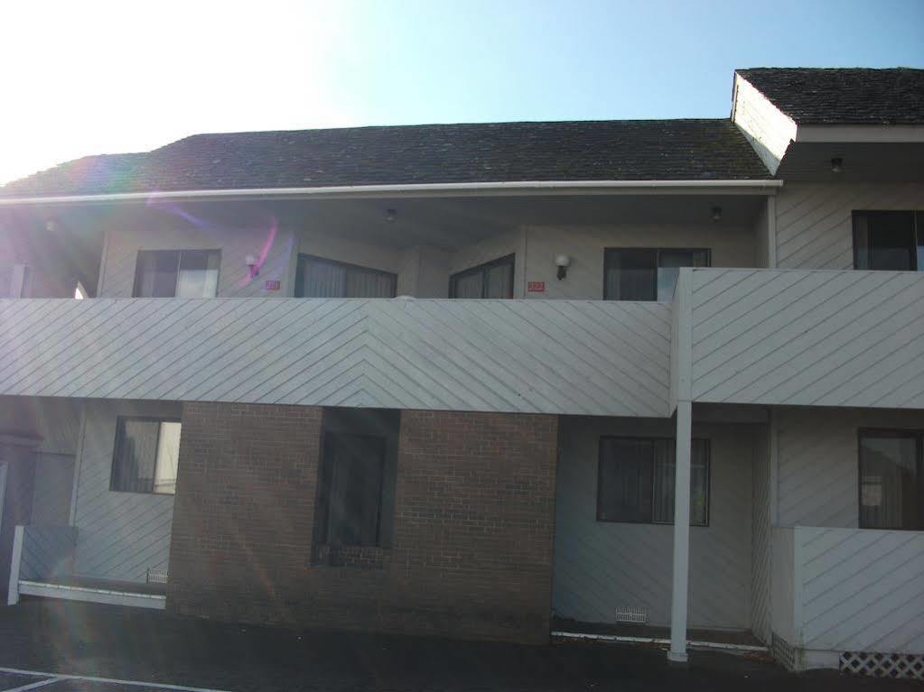 Knights Inn Макино Сити Екстериор снимка