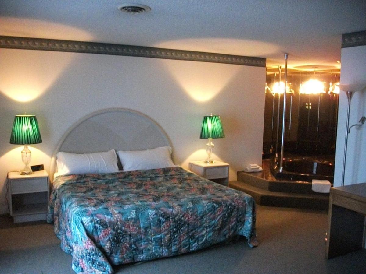 Knights Inn Макино Сити Стая снимка