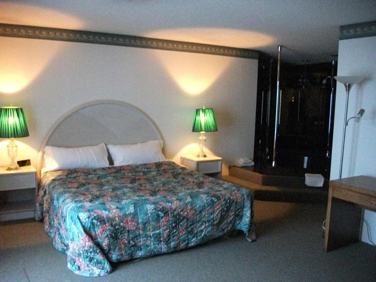 Knights Inn Макино Сити Стая снимка