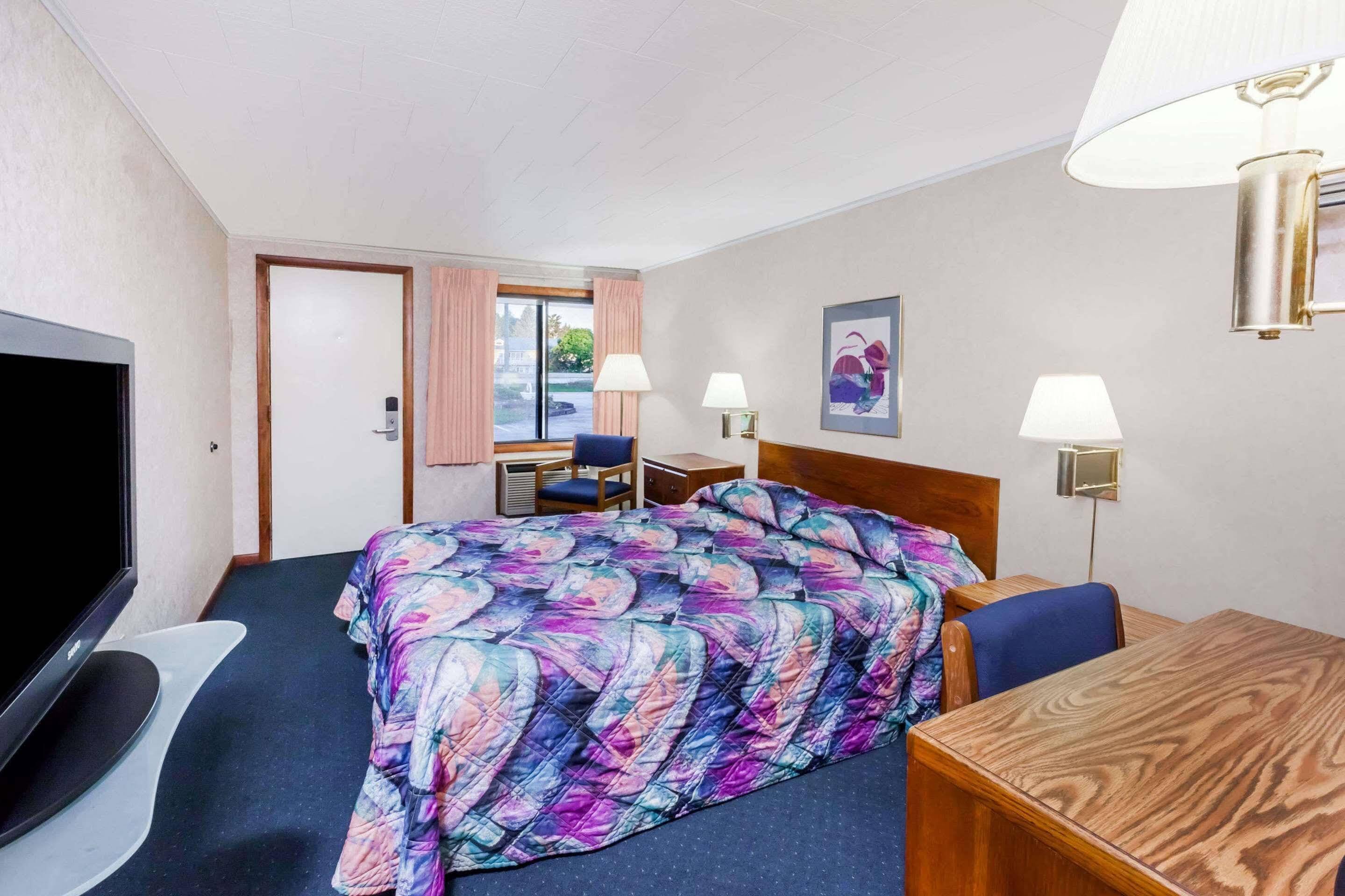 Knights Inn Макино Сити Екстериор снимка